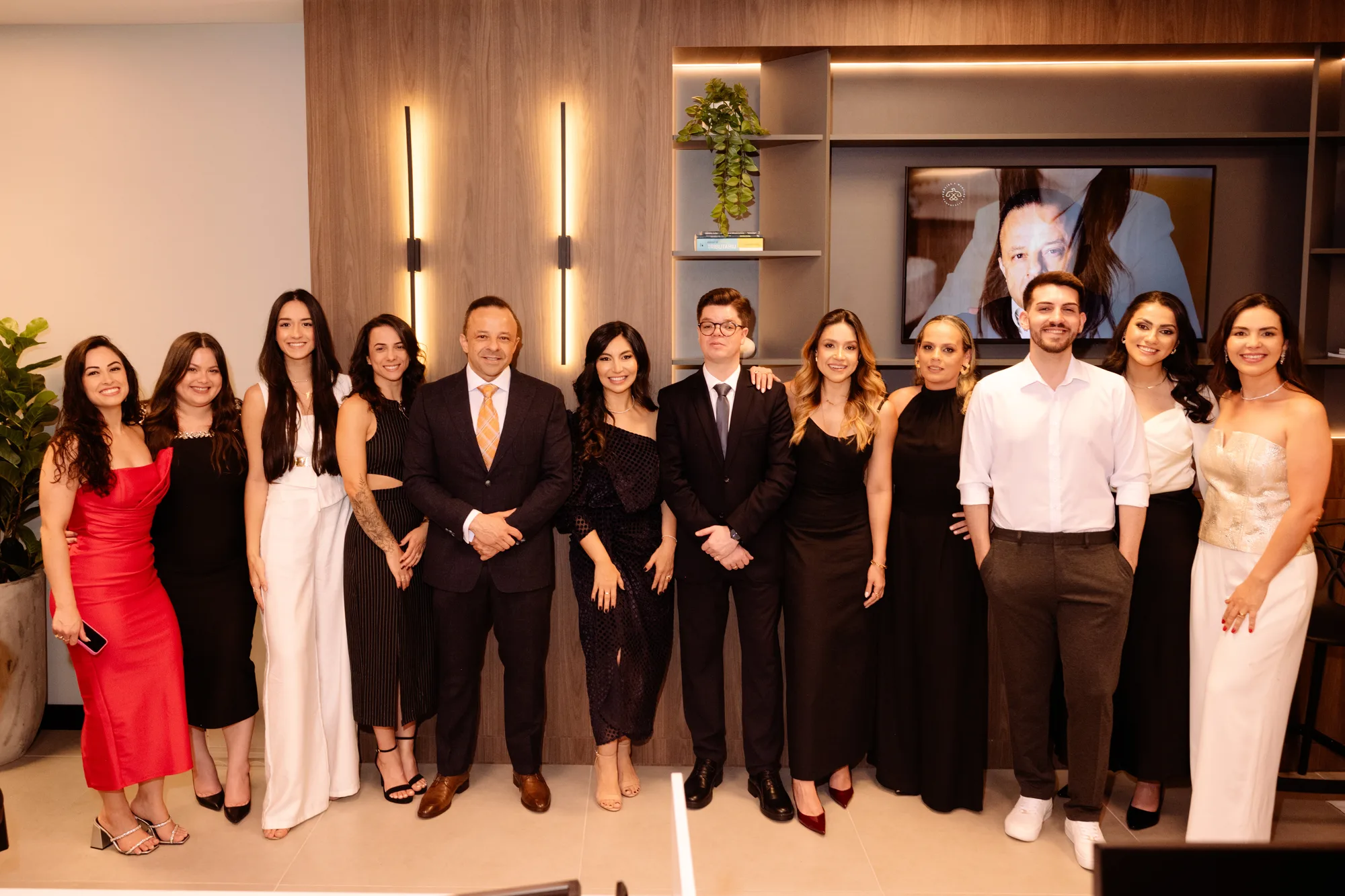Equipe do Ferreira e Martins reunida na sede